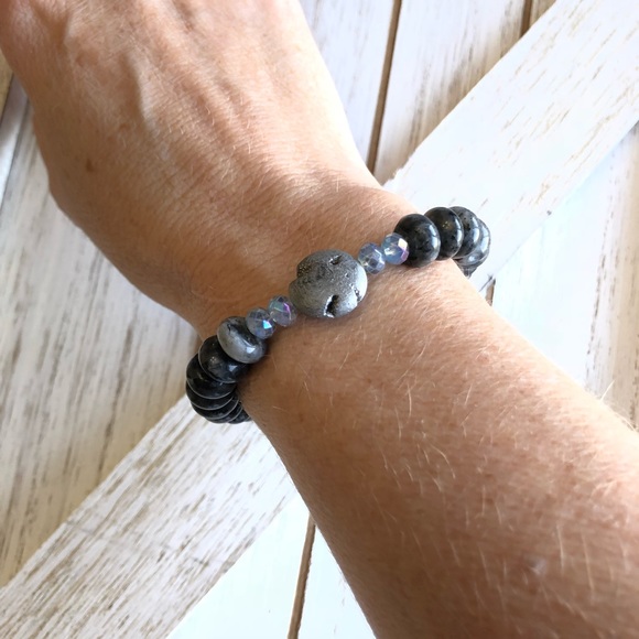 Labradorite Gemstone Bracelet - Picture 3 of 3